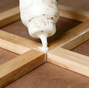 White Emulsion PVAc Wood Adhesive for Composite Boards with Anti-Freeze Properties